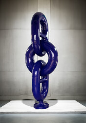 This large glossy blue contemporary sculpture was created by Alexander Caldwell.