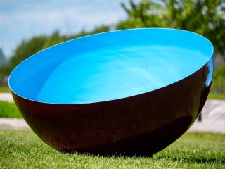Based on Tibetan singing bowls, this medium sized outdoor stainless steel bowl is coated in a rich cerulean blue by sculptor Marlene Hilton …