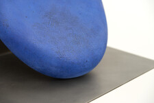 This intriguing large blue clay piece by Canadian artist Steven Heinemann bridges the divide between sculpture and ceramics. Image 9