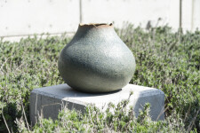 From his studio in Consecon Ontario, Bill Greaves creates hand formed vessels that honour an ancient material and tradition. Image 6