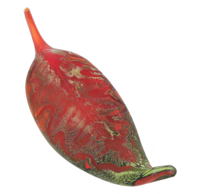 Australian glass artist Eileen Gordon’s leaf in deep red and purple captures the lovely organic shape of an autumn leaf.