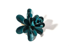 The deep turquoise colour of this small tabletop sculpture by Floyd Elzinga enhances its iconic form. Image 2