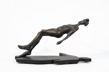 Frances Semple’s beautiful and elegant sculptures often appear in motion. Image 10