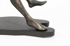 Frances Semple’s beautiful and elegant sculptures often appear in motion. Image 6