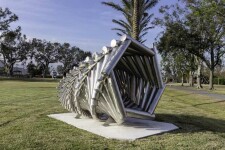 This stunning outdoor sculpture by American artist Jason Kimes was inspired by the remarkably complex and beautiful shape of a bird’s nest. Image 2