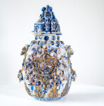Porcelain Urn Image 12