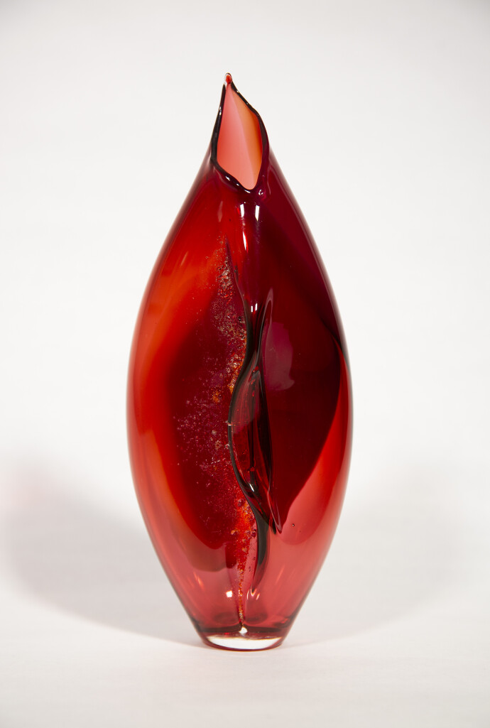 This modern glass red and pink vase by Julia Reimer is inspired by nature.