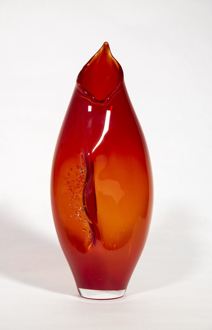 This modern glass red and apricot vase by Julia Reimer is inspired by nature.