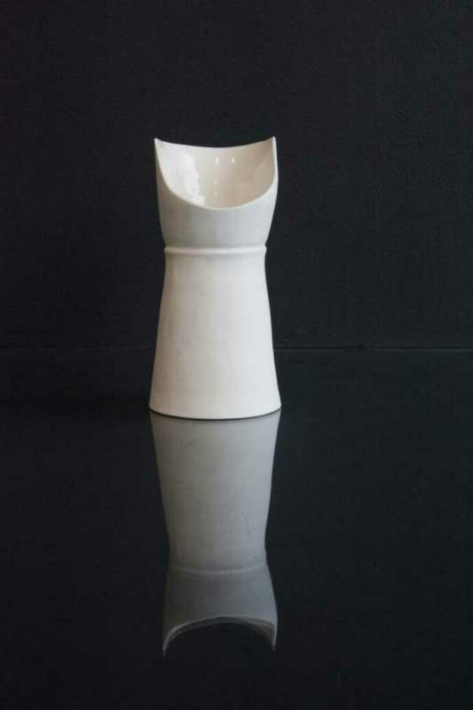 Porcelain Small Spout Vessel