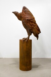 Nicholas Crombach has made a bold choice by depicting a vulture in this dramatic contemporary outdoor sculpture.