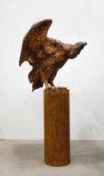 Nicholas Crombach has made a bold choice by depicting a vulture in this dramatic contemporary outdoor sculpture.