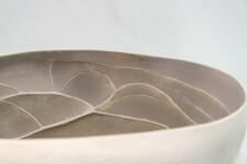 In her lakeside studio surrounded by nature, Paula Murray creates uniquely beautiful porcelain pieces. Image 2