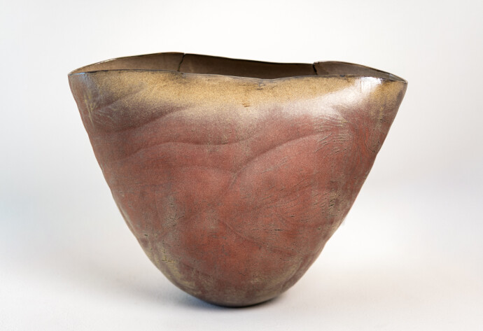 This contemporary ceramic vessel is by Paula Murray.