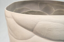 In her lakeside studio surrounded by nature, Paula Murray creates uniquely beautiful porcelain pieces. Image 3