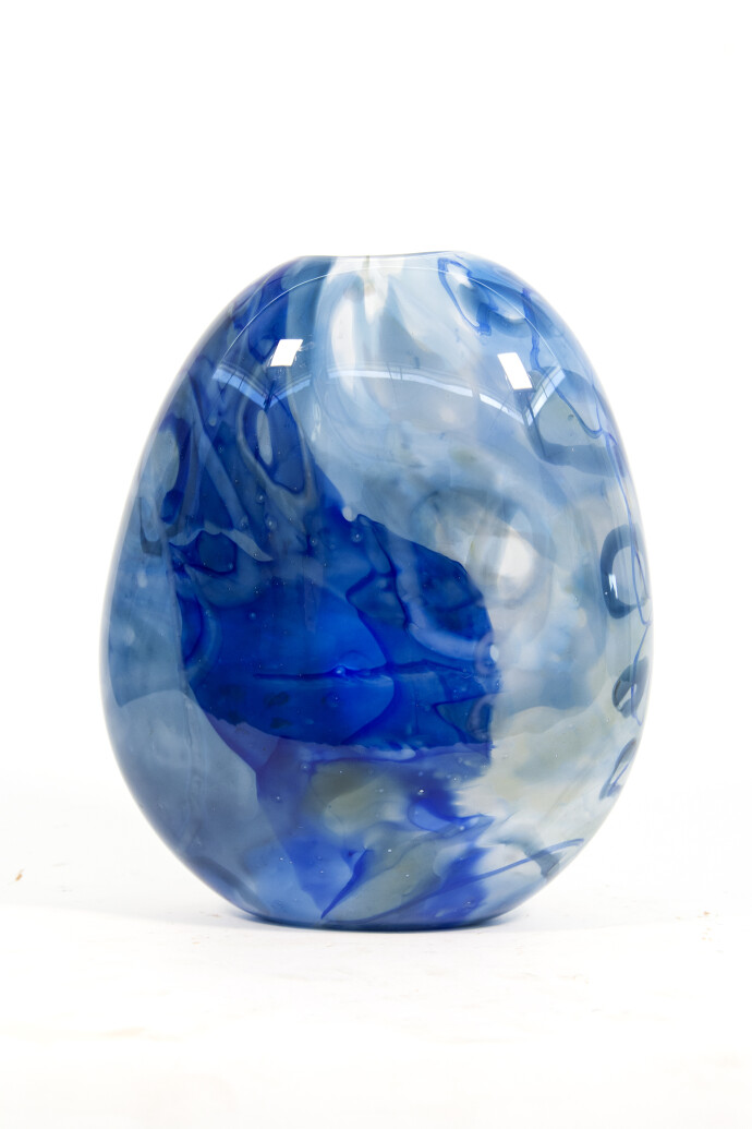 This beautiful blue flattened vessel in blown glass takes its organic shape and wild patterns from nature.