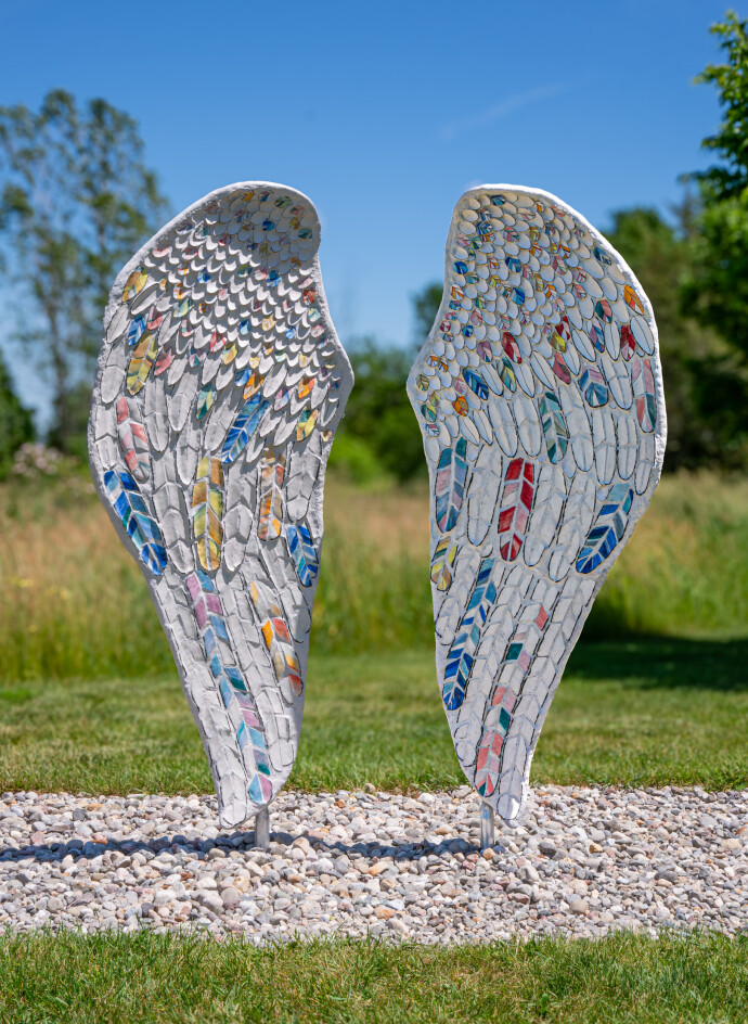 Terri DelSignore is a Canadian ceramic artist and teacher who has been creating sculptural and illustrative artwork for more than a decade.