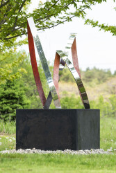This elegant and dynamic modern outdoor sculpture—a rare artist’s proof is by Toronto-based sculptor Ulysses Veloso.