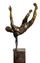 At once expressive and elegant, William Hung creates dynamic sculptures that explore the human condition.